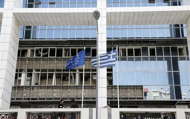 δίκη-χρυσής-αυγής-κουκουλοφόροι-σε-τα-706214