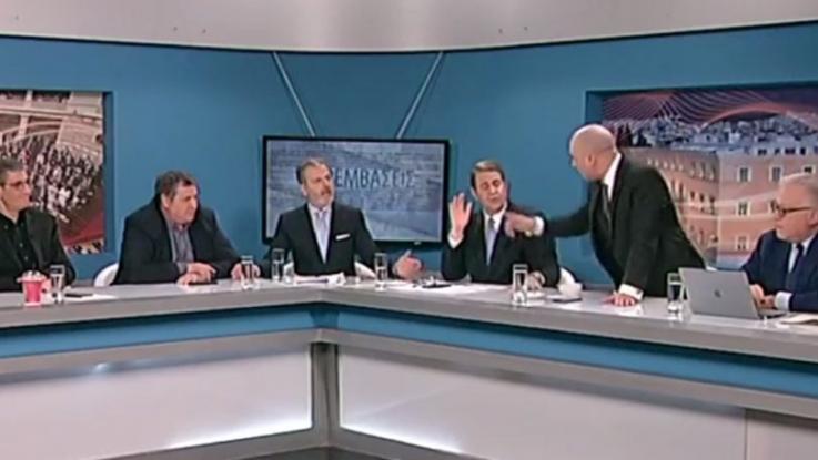 μπογδάνος-πέταξε-μικρόφωνο-στυλό-πήρ-713969