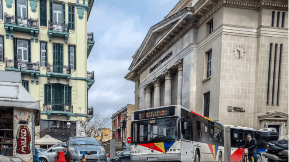 δείτε-λεωφορείο-του-οασθ-να-πλημμυρίζ-711695