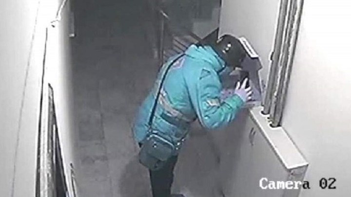 τουρκία-ντελιβεράς-έφτυσε-στην-πίτσα-727235