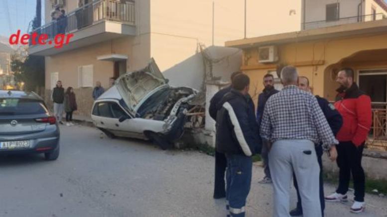 ασθενοφόρο-με-τραυματία-έμεινε-το-έσ-736514
