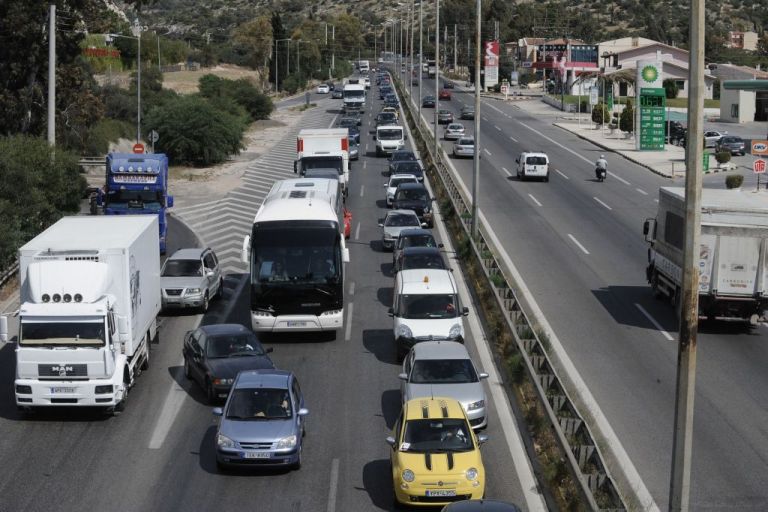 όπου-φύγει-φύγει-ουρές-στα-διόδια-παρά-751741