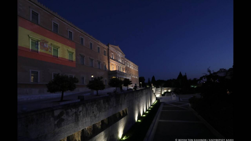 η-βουλή-στα-χρώματα-της-ισπανικής-σημα-762637