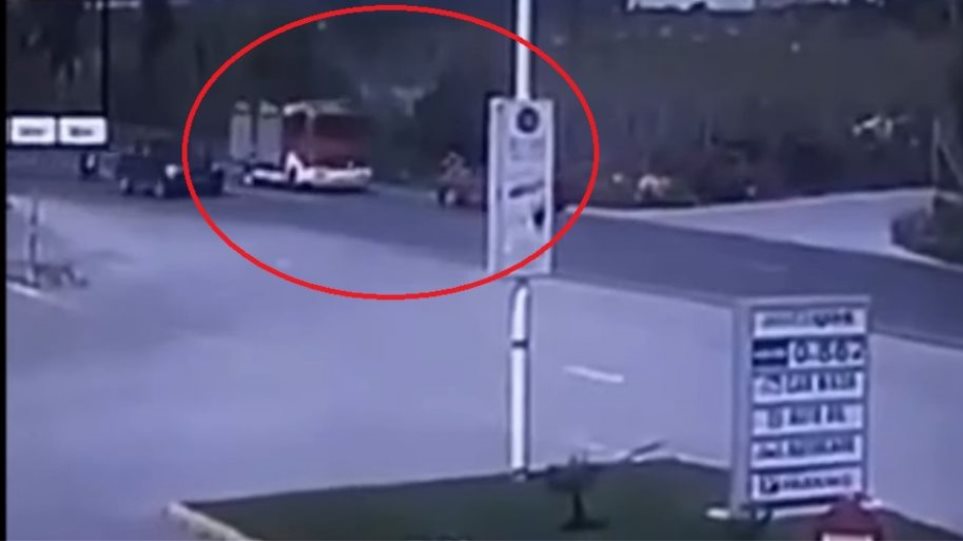 η-στιγμή-της-σύγκρουσης-πυροσβεστικο-762349