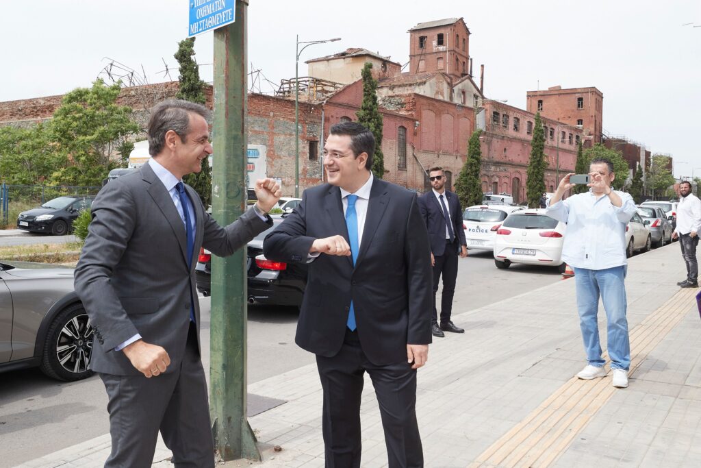 ο-πρωθυπουργός-ψεύδεται-δημόσια-και-781094