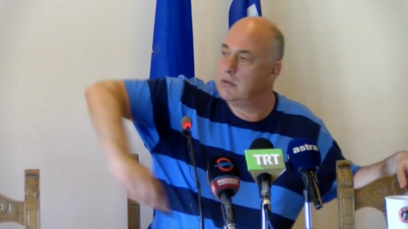 o-αχιλλέας-μπέος-πετάει-το-κινητό-του-εν-778101