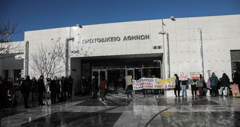 πρωτόγνωρες-εικόνες-στη-δίκη-τοπαλού-771981