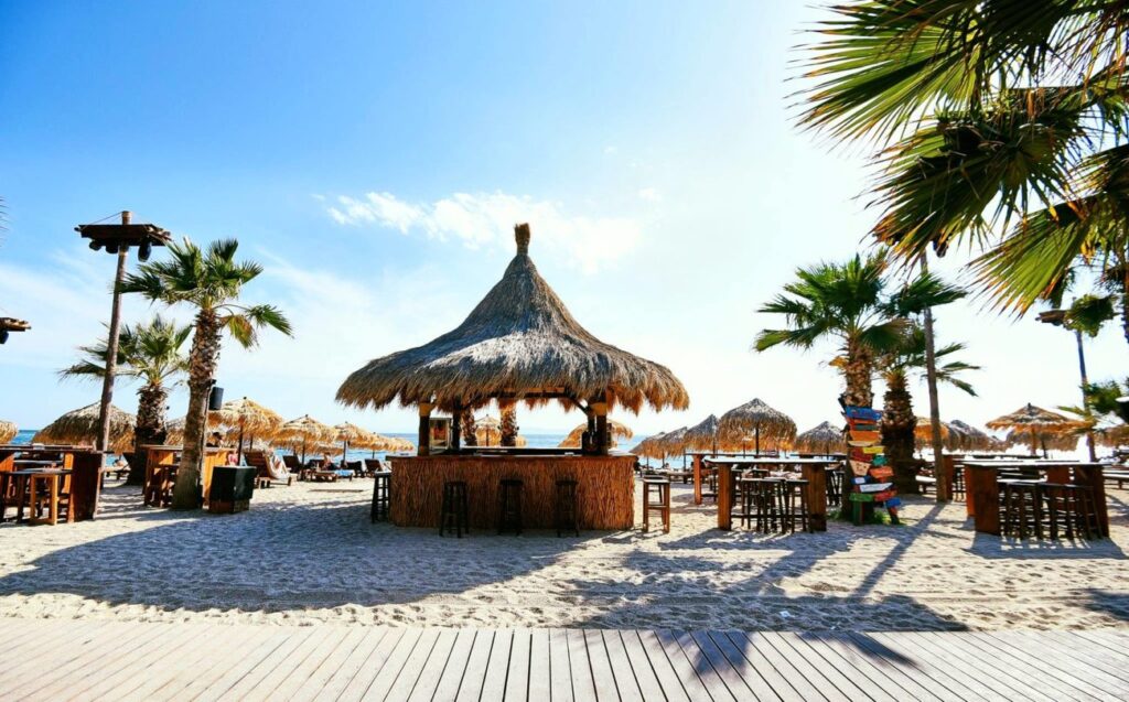 λουκέτα-σε-δύο-beach-bar-νησιών-793728
