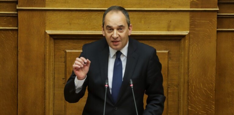 πλακιωτάκης-η-μάσκα-έγινε-υποχρεωτι-786144