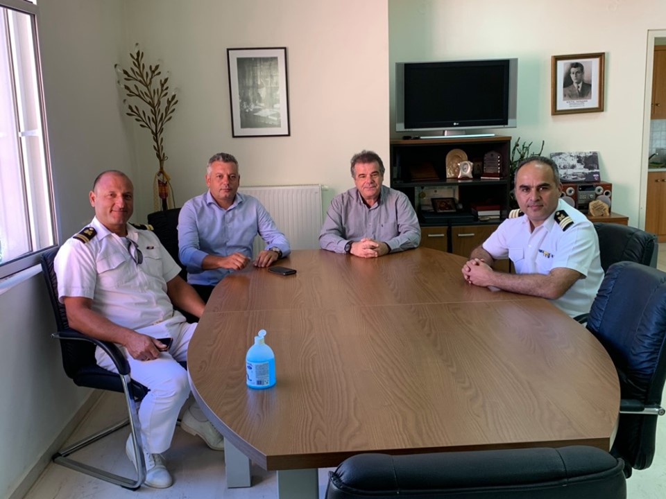 με-τον-λιμενάρχη-ρεθύμνου-συναντήθηκ-787693
