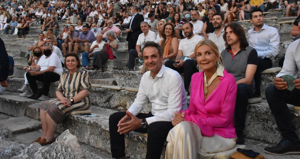 πώς-διακτινίστηκε-από-την-πάρο-στην-επ-804978