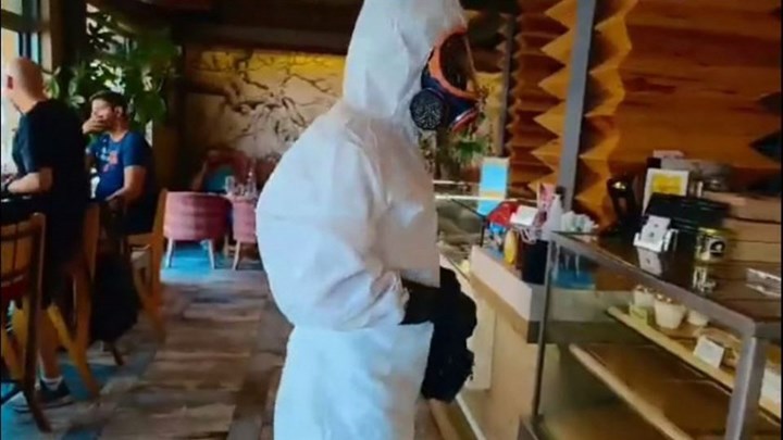 κορωνοϊός-κρητικός-ντύθηκε-αστρονα-824848