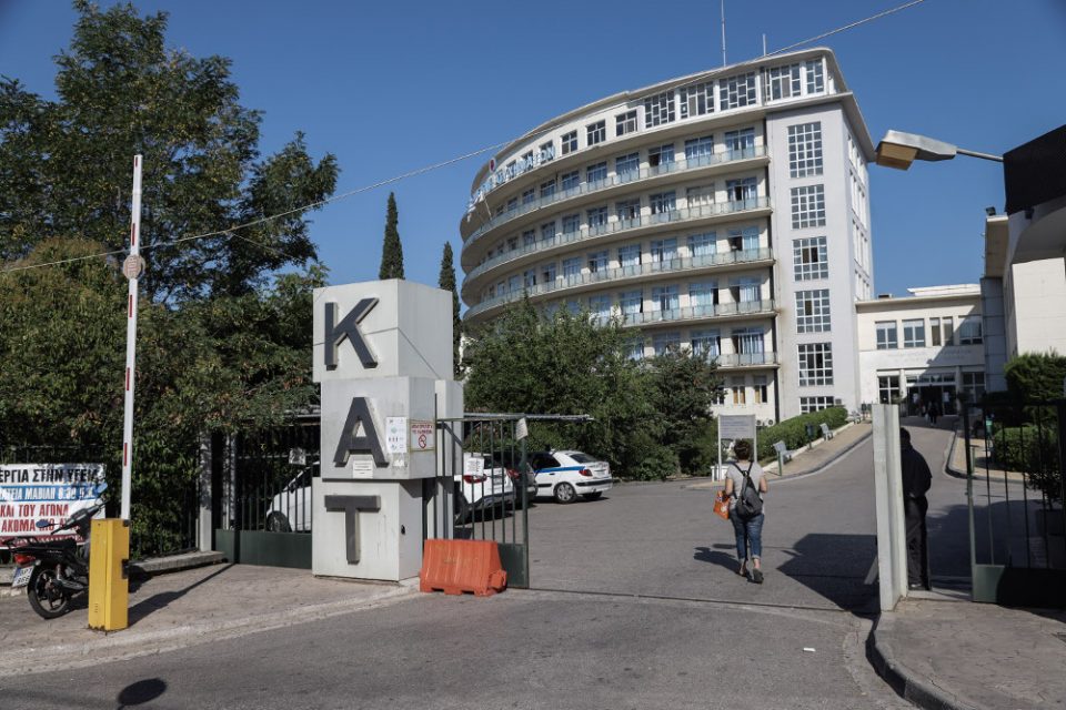 κορωνοϊός-θετικός-τραυματιοφορέας-σ-827530