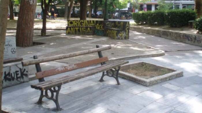 λάρισα-αυνανίστηκε-έξω-από-εκκλησία-κ-835977