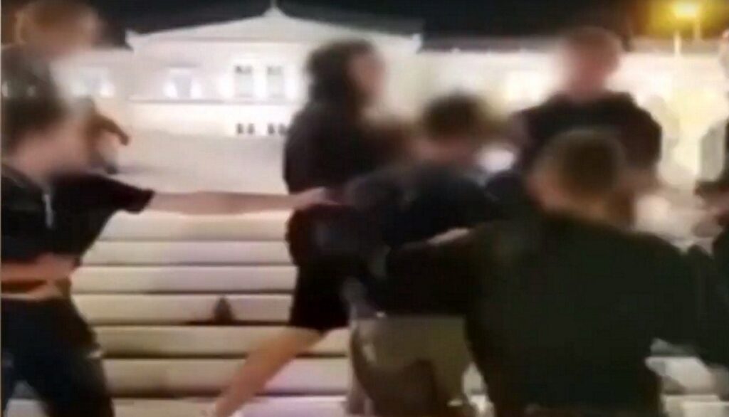 σύνταγμα-συμμορία-χτυπά-αλύπητα-ανήλ-836334