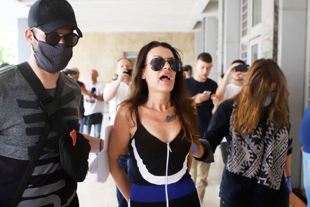 η-παρουσιάστρια-που-επιτέθηκε-στο-χ-844224