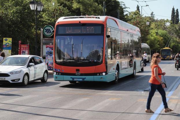 ηλεκτρικό-όχημα-από-σήμερα-σε-γραμμή-τ-858910