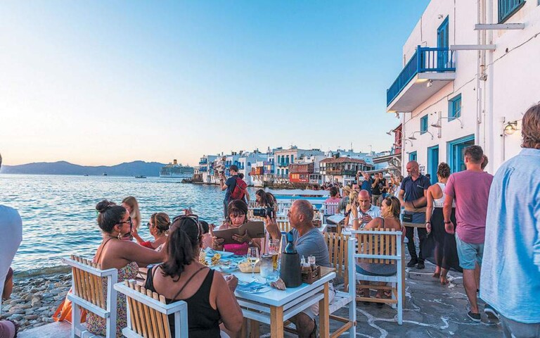 ττε-πέταξαν-πάνω-από-το-2019-οι-τουριστι-868323