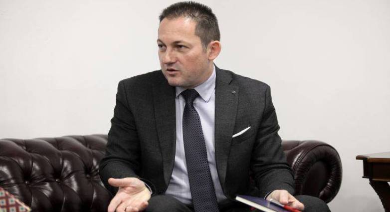 μουρμούρα-για-πέτσα-στο-μ-μαξίμου-το-875652