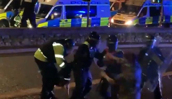 σκύλος-της-αστυνομίας-δαγκώνει-αστυν-889604