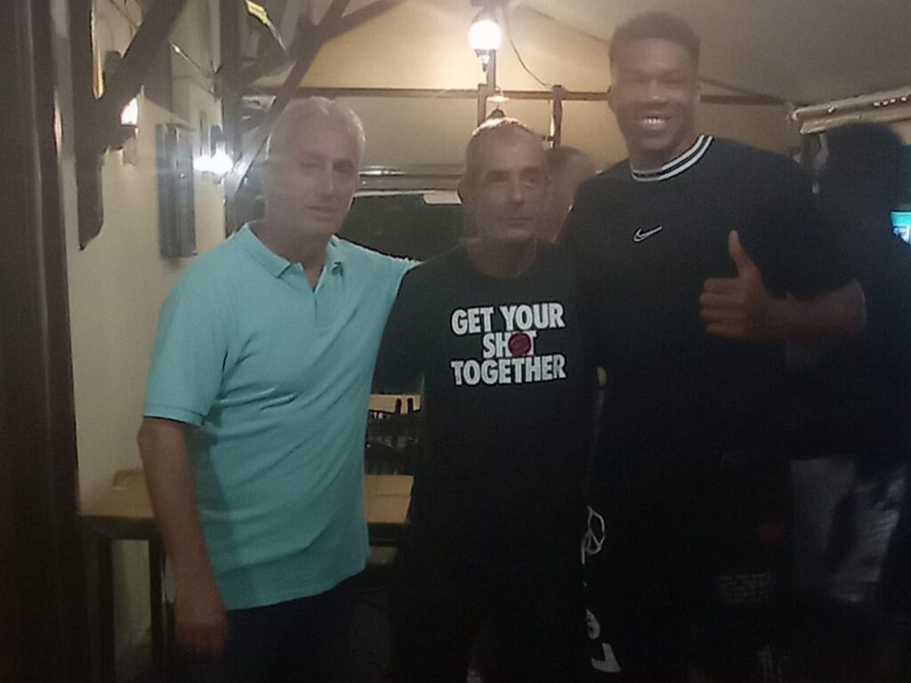 γιάννης-αντετοκούνμπο-χαλαρές-στιγμ-943810