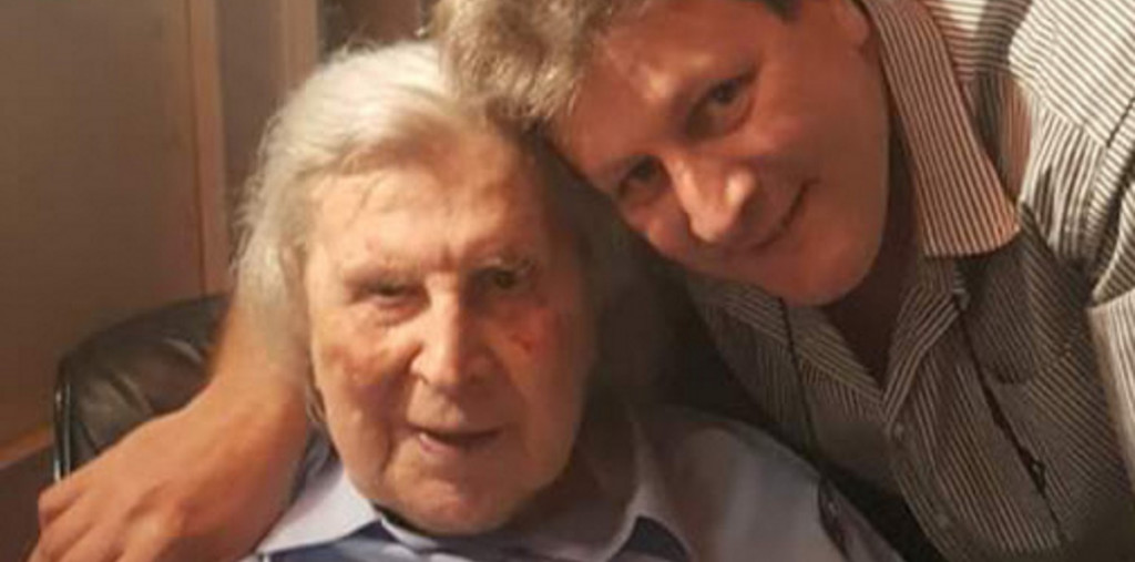 βόμβα-από-την-ανιψιά-του-μίκη-θεοδωρ-946379