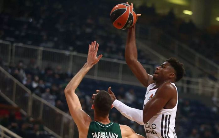 τρελάθηκε-ο-γιάννης-αντετοκούνμπ-955852