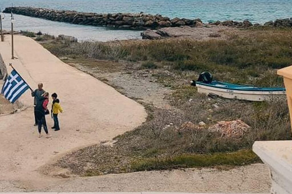 μαθράκι-ο-9χρονος-τάσος-θα-παρελάσει-μό-954882