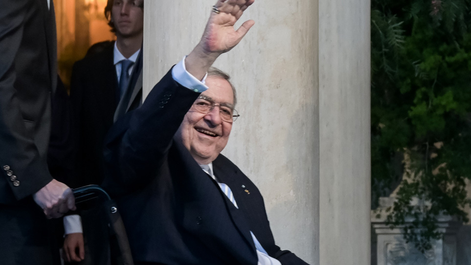 τέως-βασιλιάς-κωνσταντίνος-βγήκε-από-974031