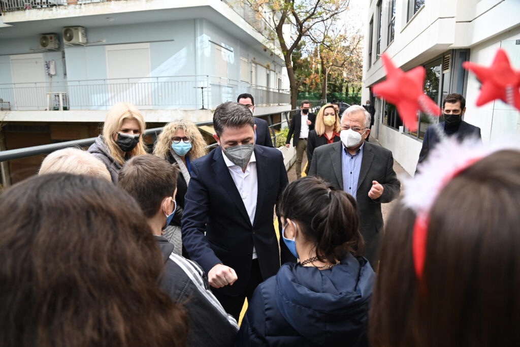 ανδρουλάκης-το-2022-να-φέρει-αγάπη-και-χαμ-976573