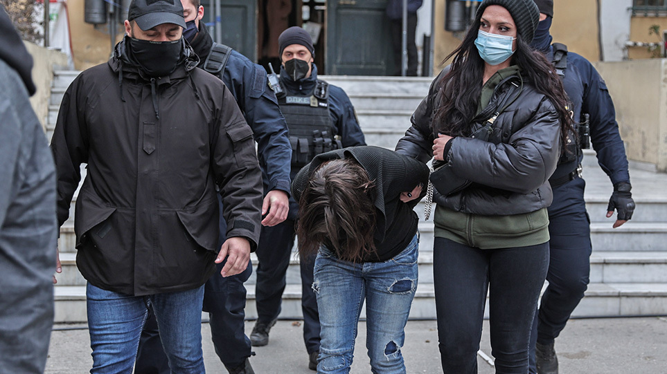 κυψέλη-δεν-γίνεται-να-γέννησα-ένα-τέρ-991729