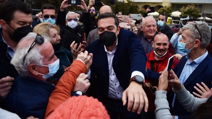 τσίπρας-σε-αποδρομή-ο-κ-μητσοτάκης-η-ν-1005217