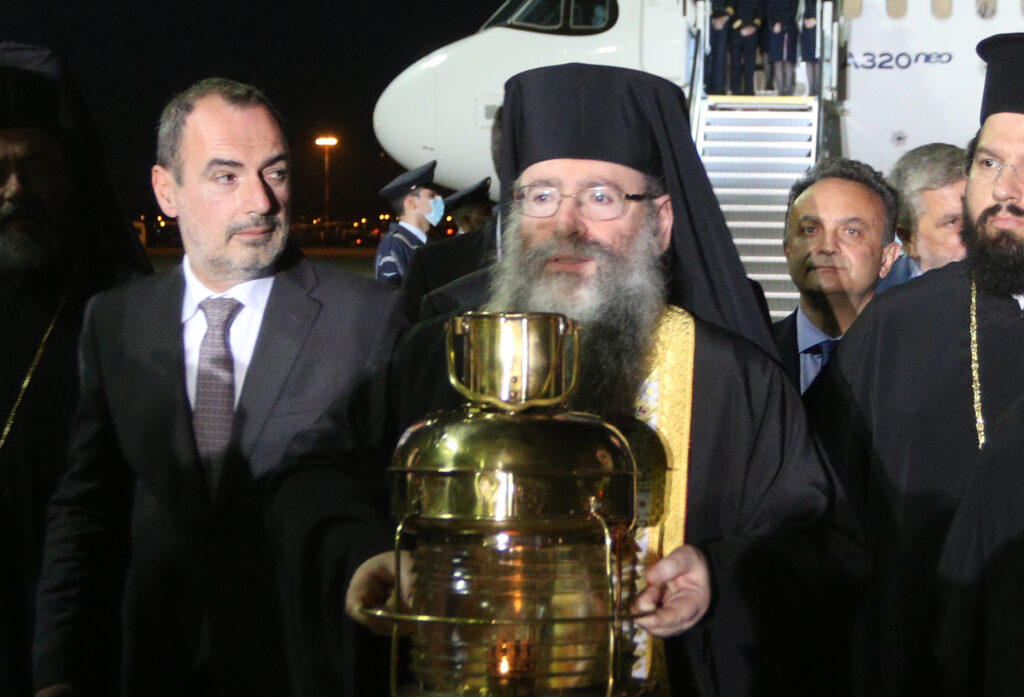 στην-ελλάδα-το-άγιο-φως-1013731