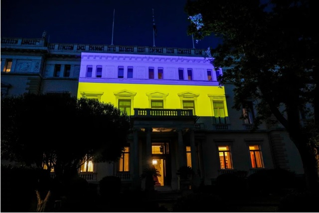 στα-χρώματα-της-ουκρανίας-το-προεδρικ-1019087