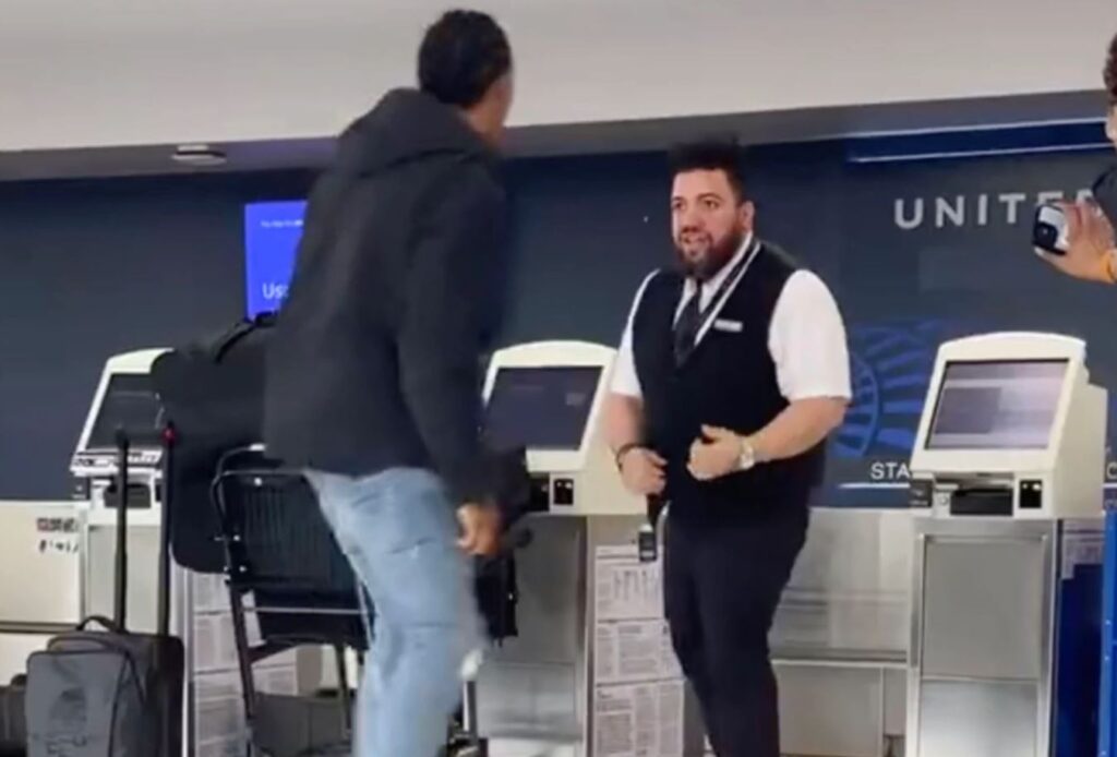 άγριο-ξύλο-σε-αεροδρόμιο-μεταξύ-παίκτ-1024876