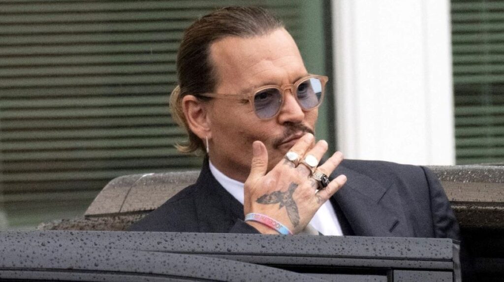 τζόνι-ντεπ-η-μπηχτές-για-την-άμπερ-χερν-1037023