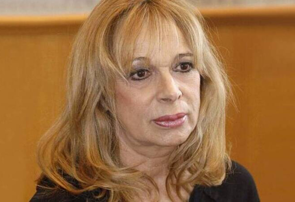 άννα-φόνσου-δεν-με-σκέφτονται-για-να-μ-1052141