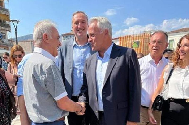 ο-δήμαρχος-που-έμεινε-με-την-φωτογραφί-1063786