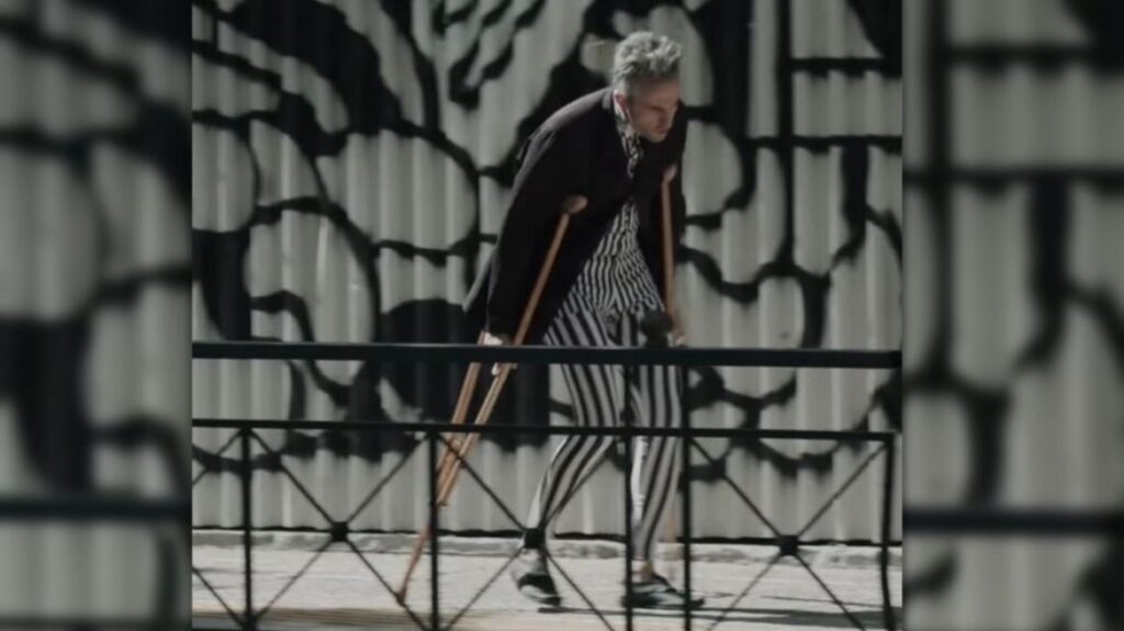 άρης-σερβετάλης-με-πατερίτσες-και-ριγ-1080615