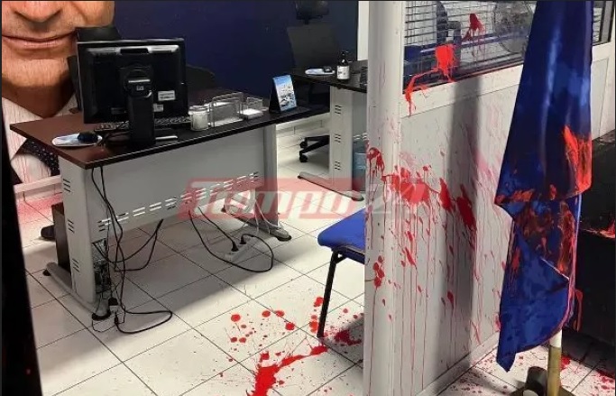 επίθεση-αντιεξουσιαστών-στα-γραφεία-1087799