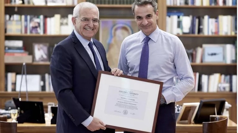 από-την-μπάρμπα-στον-μπάρμπα-το-twitter-1096445