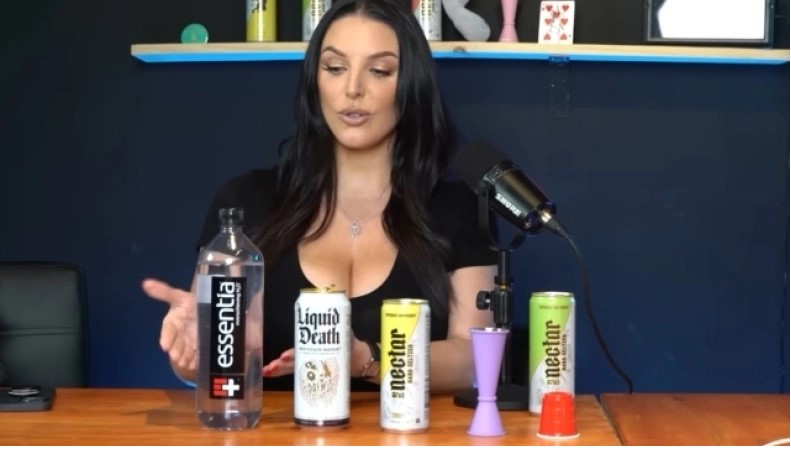 πρωταγωνίστρια-ερωτικών-ταινιών-απα-1094644