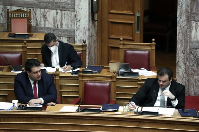 λιβάνιος-αδειάζει-πιερρακάκη-1096517