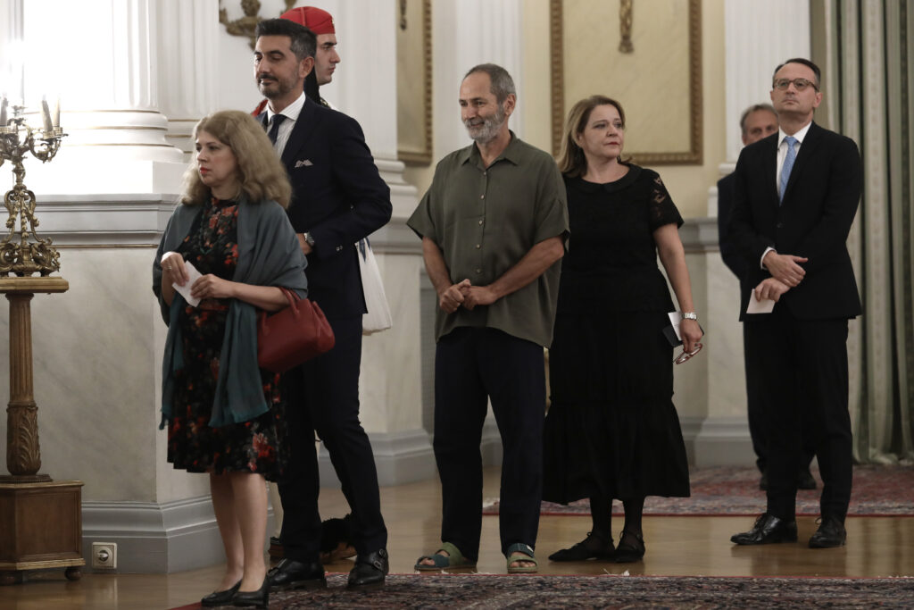 O μεγαλοεπιχειρηματίας με τα σανδάλια ενθουσίασε -Αν ήταν, όμως, βιολιστής…