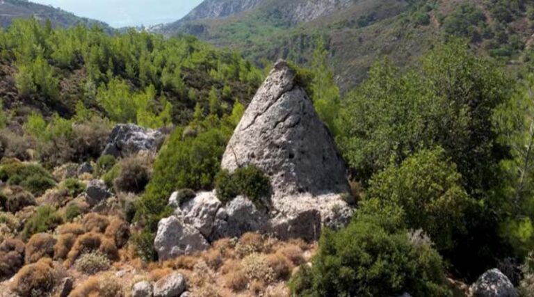 πυραμίδα-σούγιας-το-άγνωστο-και-άλυτο-1098726