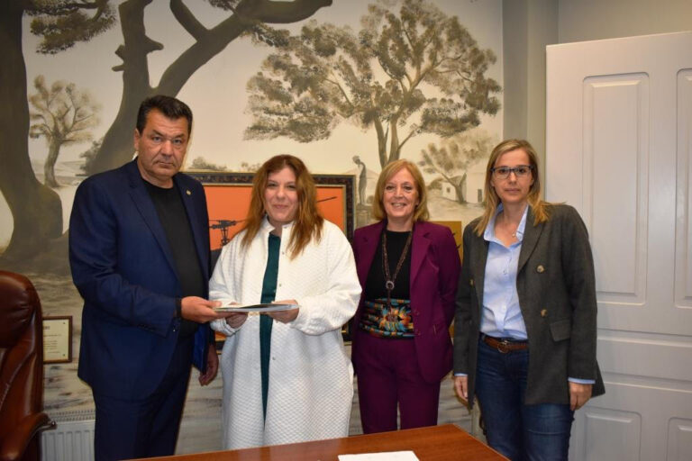 συνάντηση-δημάρχου-φυλής-με-την-υφυπο-1093773