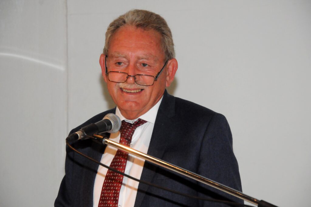 το-νέο-βιβλίο-του-πέτρου-φιλίππου-αν-1092867