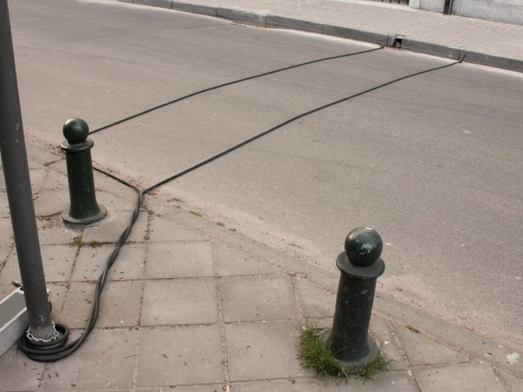 αθήνα-τι-είναι-τα-μαύρα-καλώδια-που-πατ-1105726