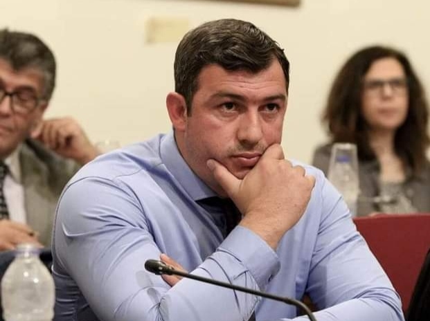 πρόεδρος-ελλαν-πασσε-aκούγονται-διά-1104519