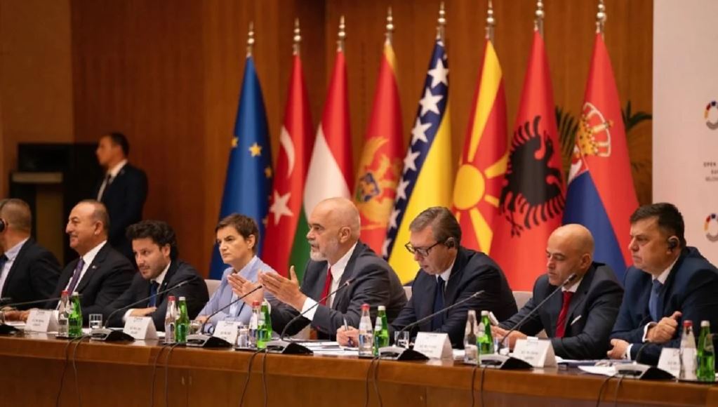 τα-βαλκάνια-μεταξύ-φαντασμάτων-και-ευ-1102467